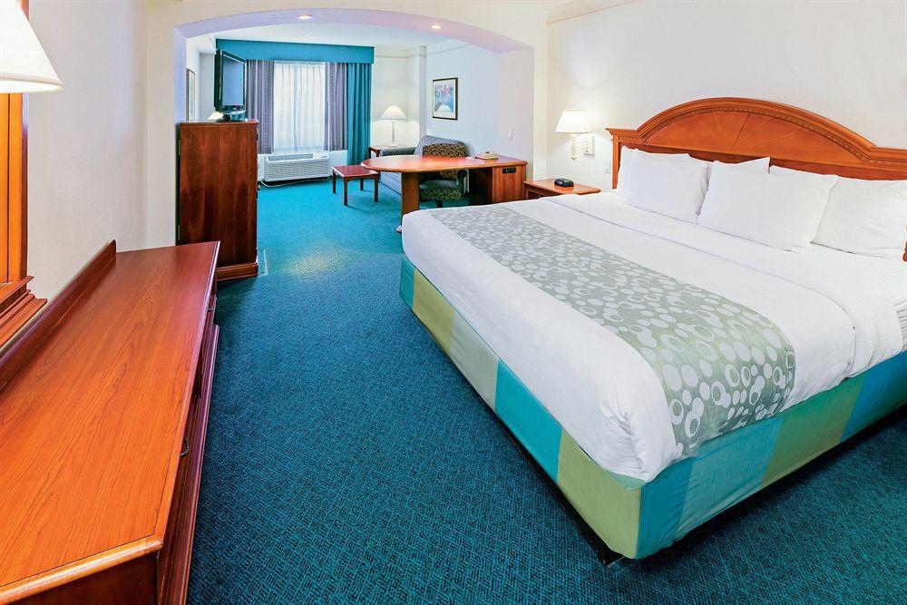 La Quinta By Wyndham San Antonio Airport Hotel Exterior foto